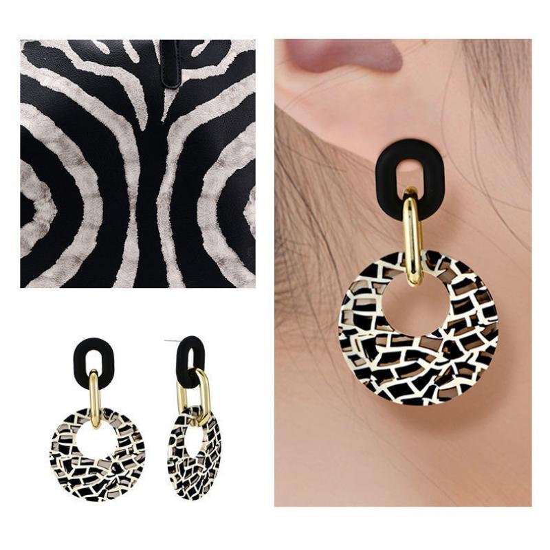 Lange Retro Svarte og Hvite Geometriske Øredobber, Kvinners Personlige Stil Øredobber, Overdådig Design med Små Ansiktsfremhevende Øredobber