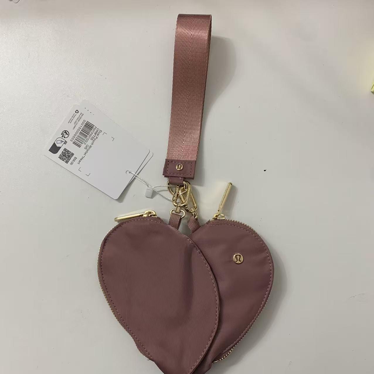 

Chic 2025 Heart Coin Purse: Trendy Mini Heart-Shaped Wristlet Bag рожевий