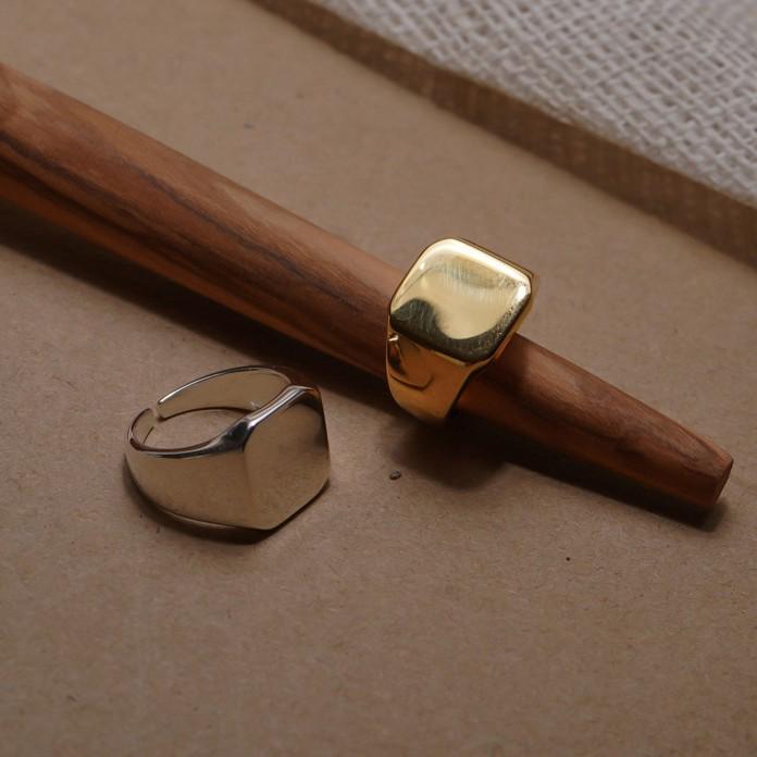 Trendy Retro Square Ring: Exaggerated Minimalist Design for Women, Copper Plated with Real Gold