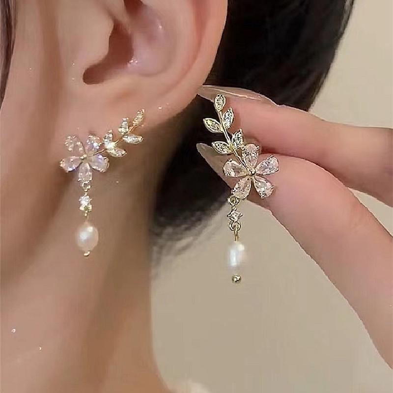 S925 Silver Teardrop Pearl Zircon Stud Earrings: Elegant Women's Fashion