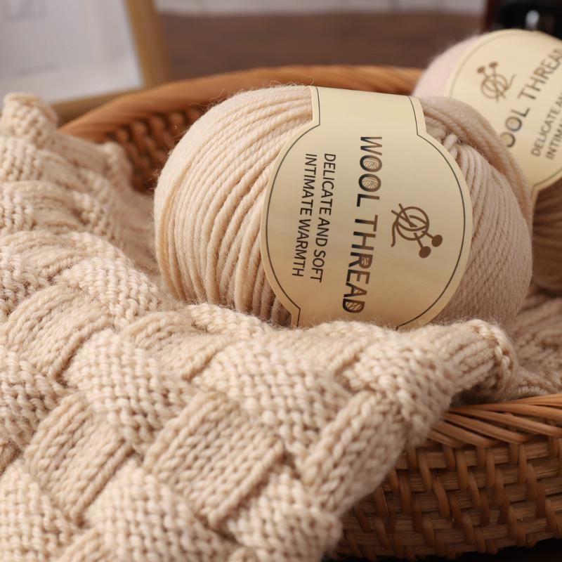 Medium-Thick Cashmere Wool Yarn for Hand-Knitted Baby and Child Scarves and Sweaters, with Knitting Needles.