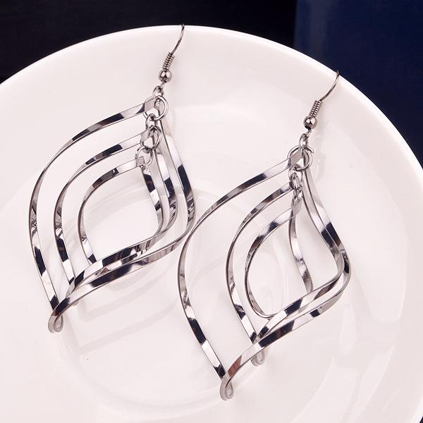 Women Earrings Retro Baroque Twisted Irregular Shaped Eardrop Jewelry Decoration