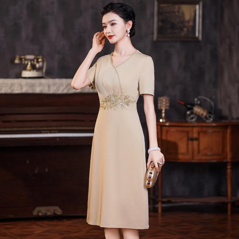 2024 Summer Champagne Formal Dress for Stylish Mothers: Slimming, Waist-Cinching, Perfect for Weddings and Daily Outings