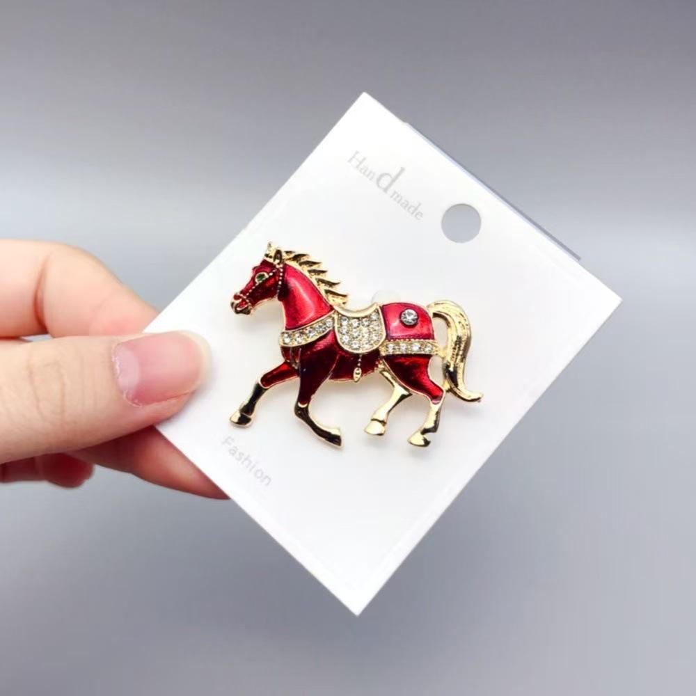 Red Horse Rhinestone Brooch - Fashionable Alloy Pin for Woolen Coats & Accessories