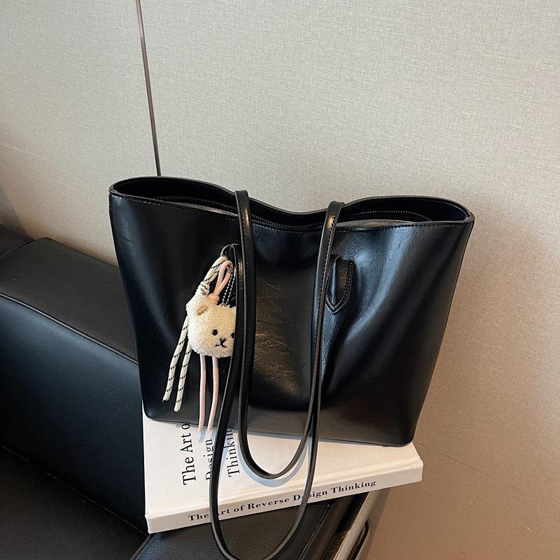 Large Capacity Bag Women's Versatile Fashion Shoulder Bag Student Class Commuter Armpit Bag