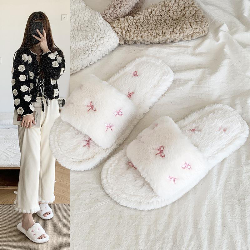 Plachsohlige Plüsch-Oberbekleidung Herbst und Winter Drag Fashion Neue Zuhause Ein-Wort-Drag Fluffy Slipper Damen