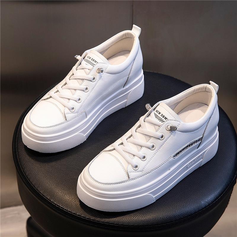 

6.5CM inner height-increasing women s shoes spring 2025 thick-soled casual single shoes women s sports flat-soled leather white shoes high heels 40 серебряный
