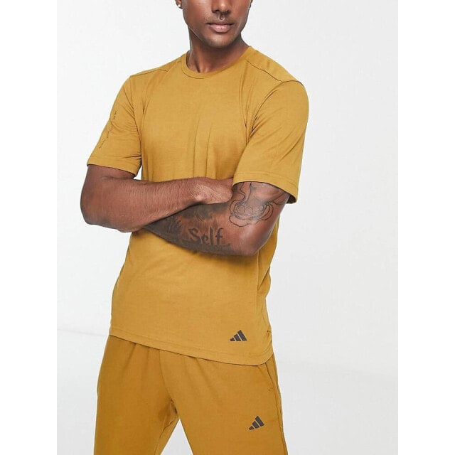 

Коричневая футболка adidas Yoga studio