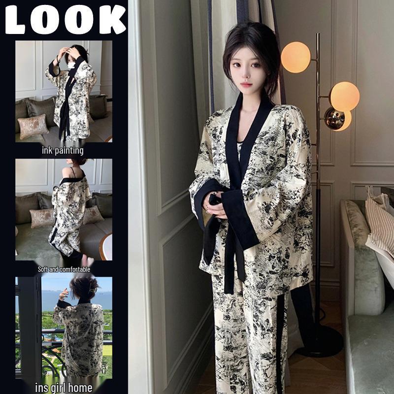 

Элегантный женский комплект для сна из трех предметов с нагрудной вставкой - Летняя майка и пижама L