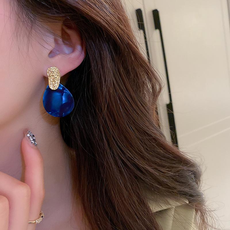 Silver needle retro acrylic pleated water drop stud earrings European and American ins fashion high temperament geometric earrings women
