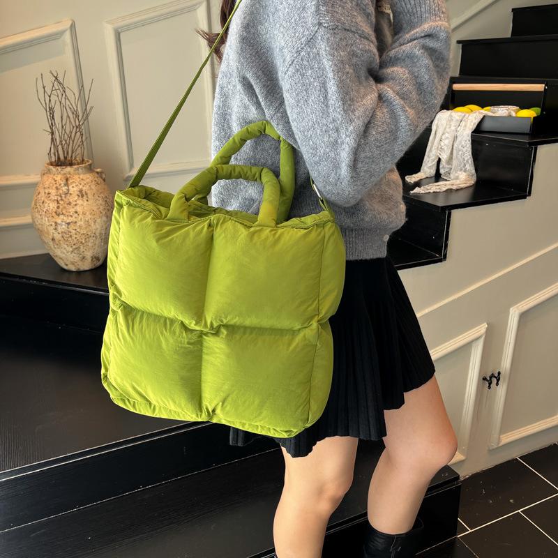 Fashion hand carry cotton clothes bag women's 2025 autumn and winter new trend shoulder bag lazy wind simple messenger bag