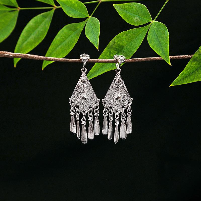 European and American cross-border ethnic style geometric fringed ear clips, Miao Yin retro and elegant minority earrings without piercings, women