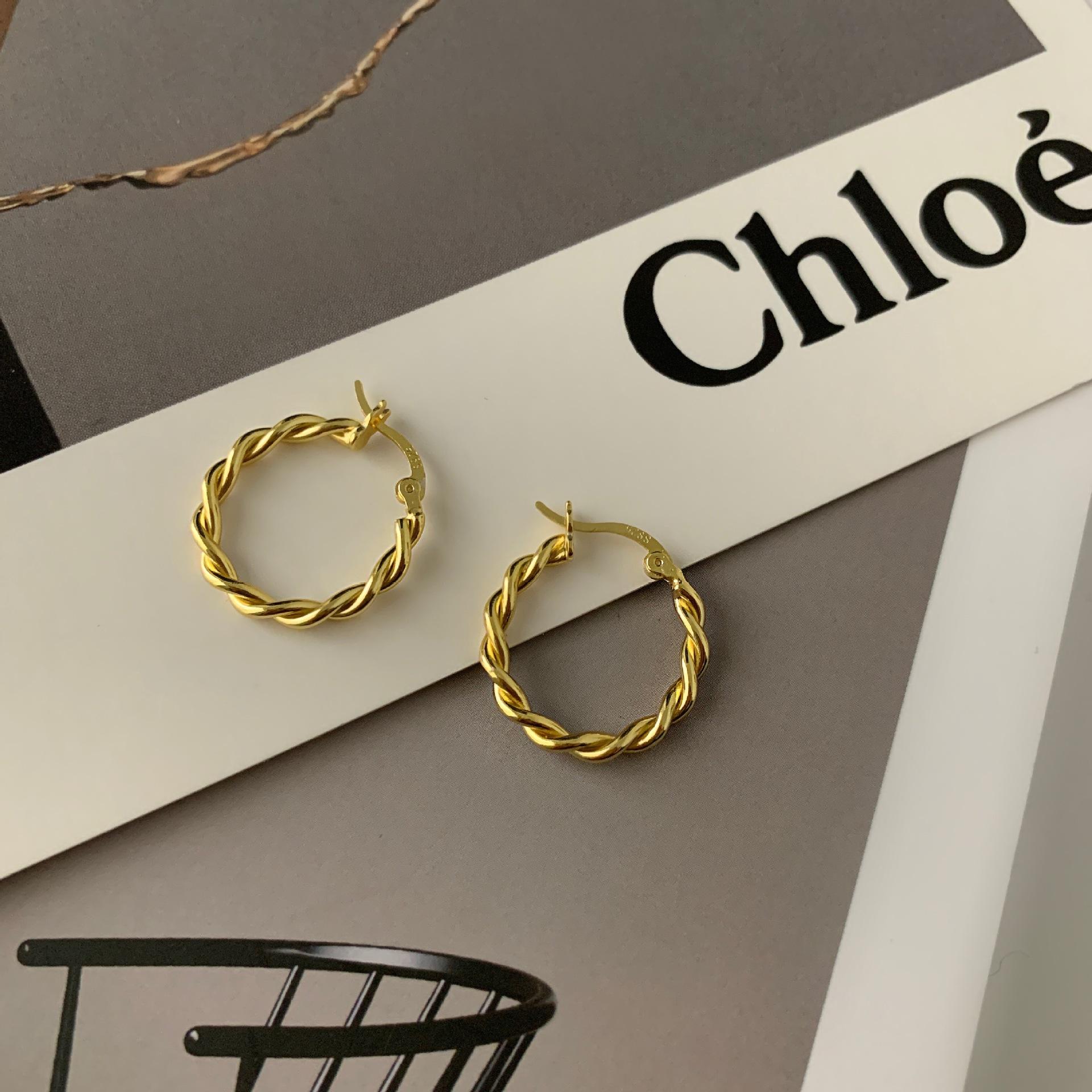 Модное заявление Геометрические серьги-кольца Ювелирные изделия для женщин Трендовые металлические овальные серьги-кольца Золотые аксессуары