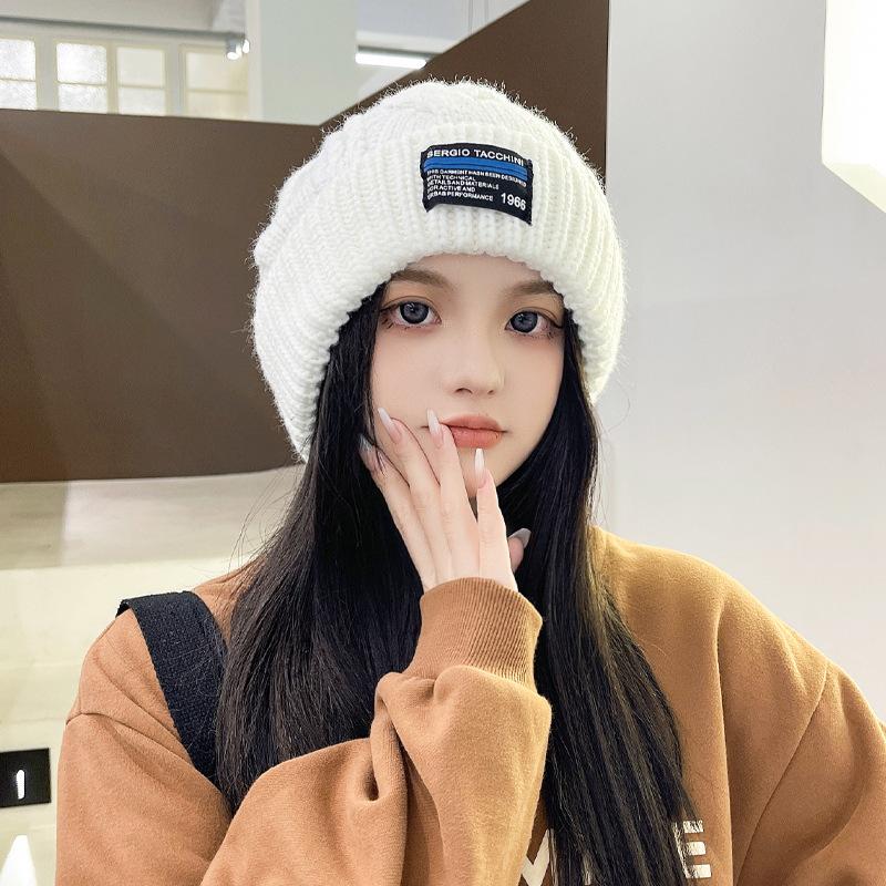 

Корейская версия новой осенне-зимней шапки для женщин, модная вязаная шерстяная шапка с надписью, зимняя уличная теплая студенческая average size