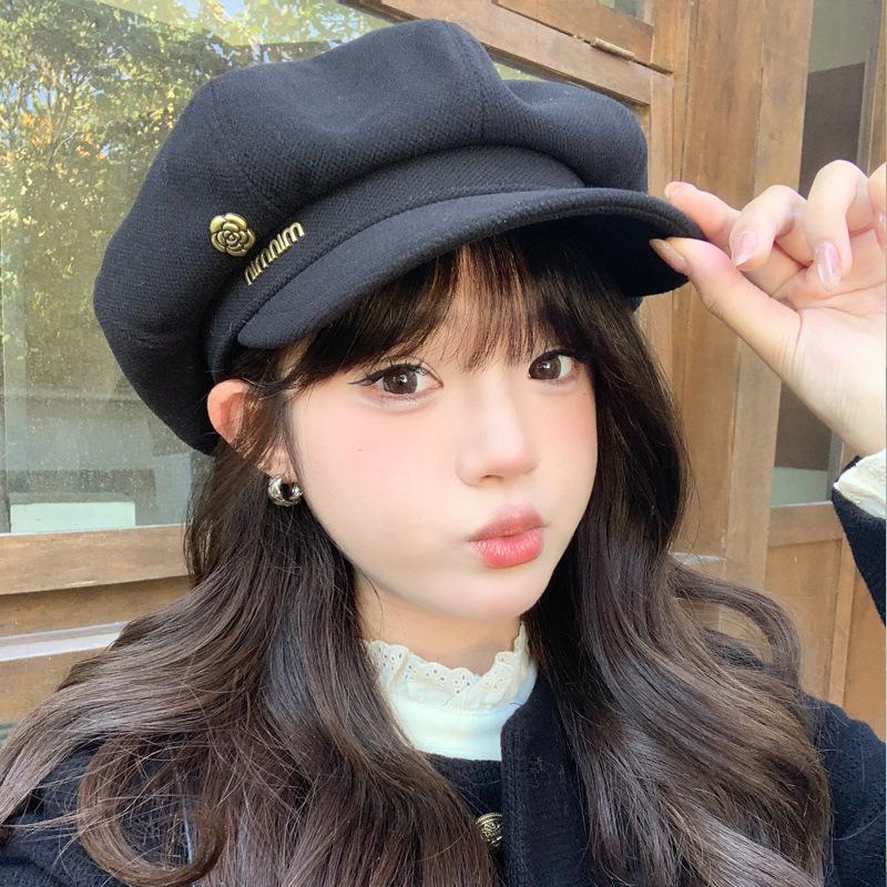 Chapéu Novo para Mulheres Estilo Pequeno Fragrância de Luxo Leve Metálico Padrão Chapéu Octogonal Circunferência de Cabeça Grande Preto Versátil Chapéu de Jornaleiro