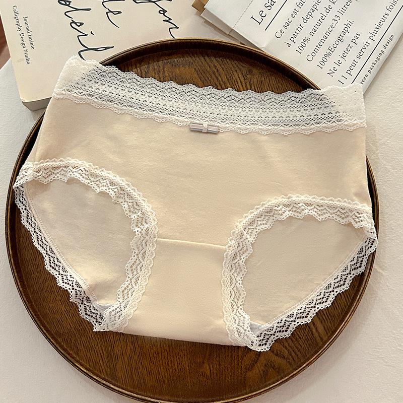 Ladies Spring and Autumn Lace Edge Skin Friendly Breathable Hip Wrap High Waist Triangle Briefs