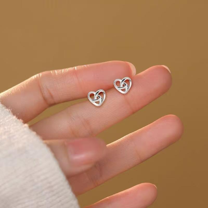 Raising Ear Holes, Small Stud Earrings for Women, Simple, Sweet, Small and Fresh Earrings, Niche Design, Versatile Earrings