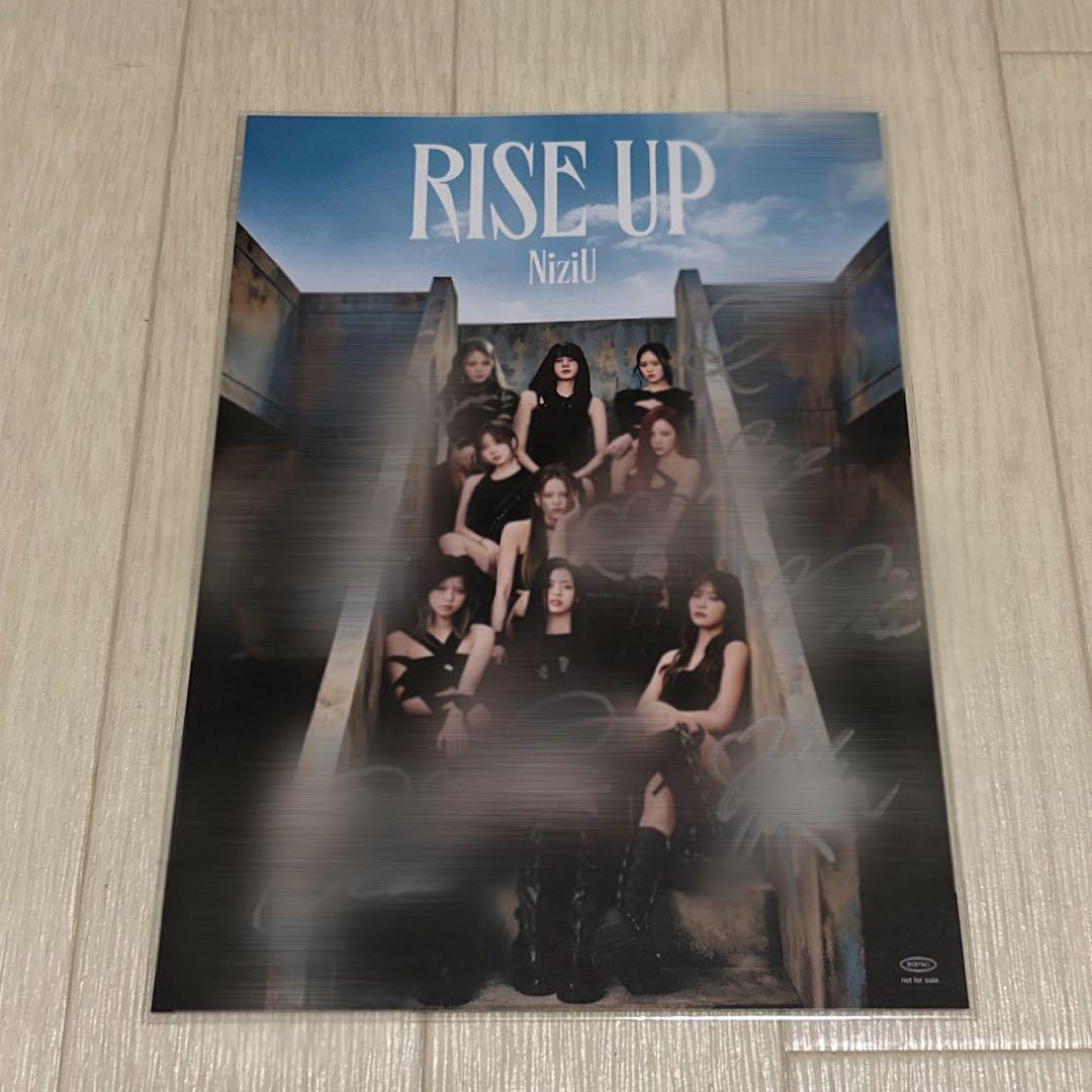 

[USED] NiziU RISEUP all signed