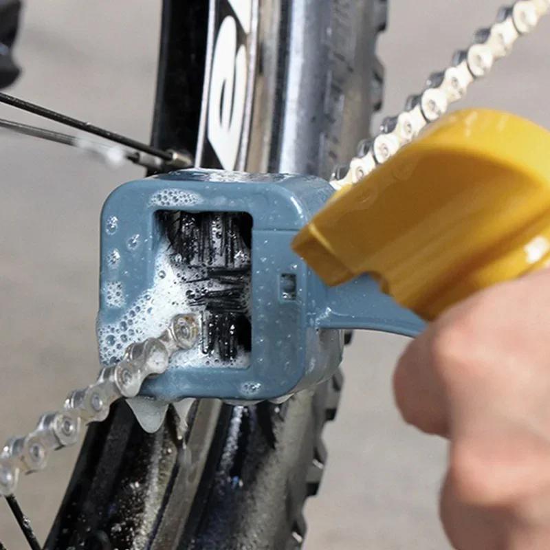 Szczotka do czyszczenia łańcucha roweru MTB Plastikowa Szczotka do zębatek łańcucha Brudne koło Przenośne narzędzie do czyszczenia roweru motocykla Pielęgnacja obręczy Opona