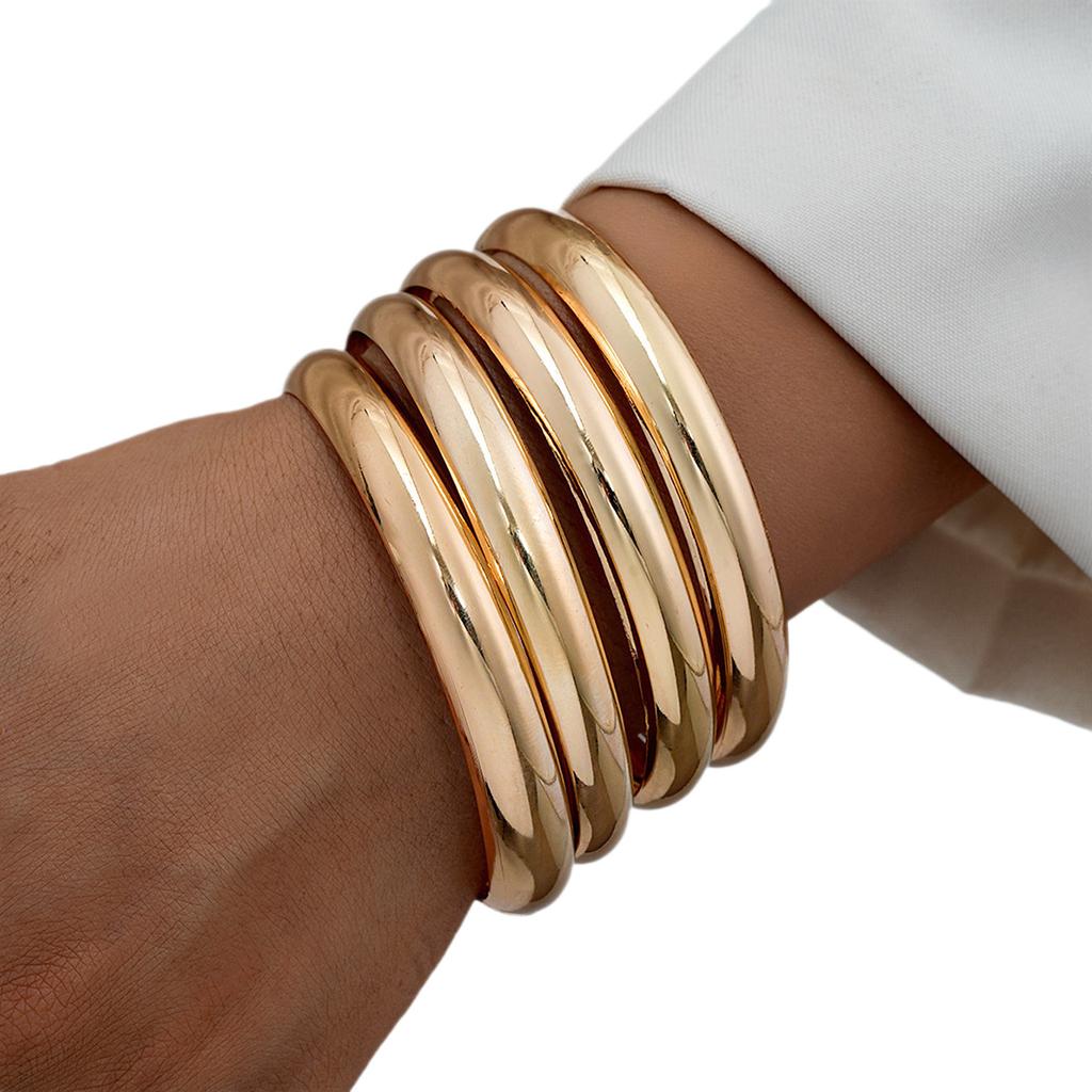 Europese en Amerikaanse gouden effen cirkel, groot, middelgroot en klein, gepersonaliseerde brede armband gestapeld, modegevoel overdreven armbandenset
