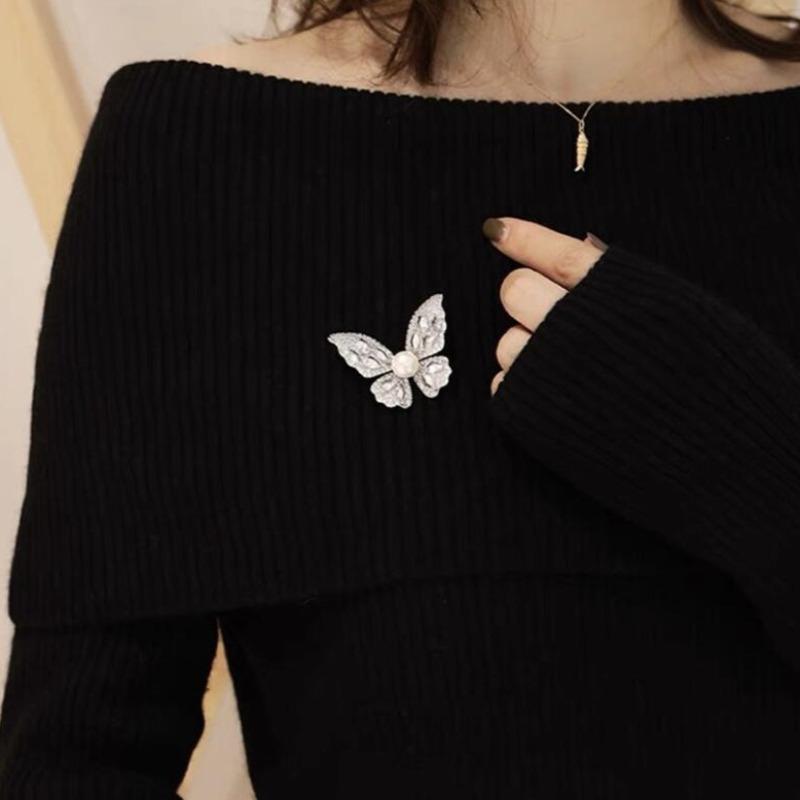 Elegant Crystal Butterfly Brooches for Women Badges Classic Lady Dress Suit High-end Pins Fashion Jewelry