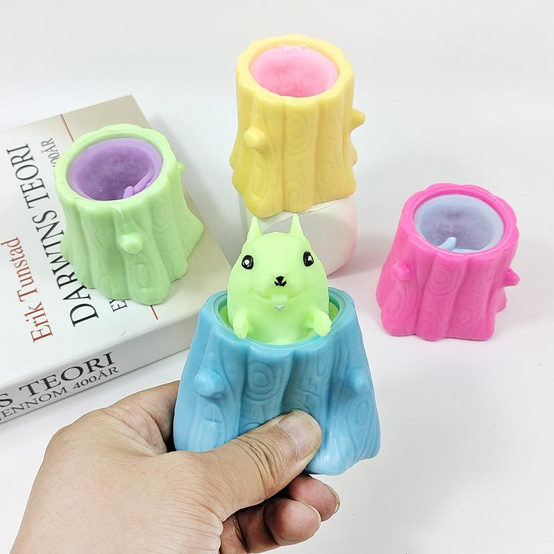 Squeezing Tree Stump Squirrel Cup Pinching Anti Pressure Children's Toy Stress Relieving Tree Stump Suitable for Children