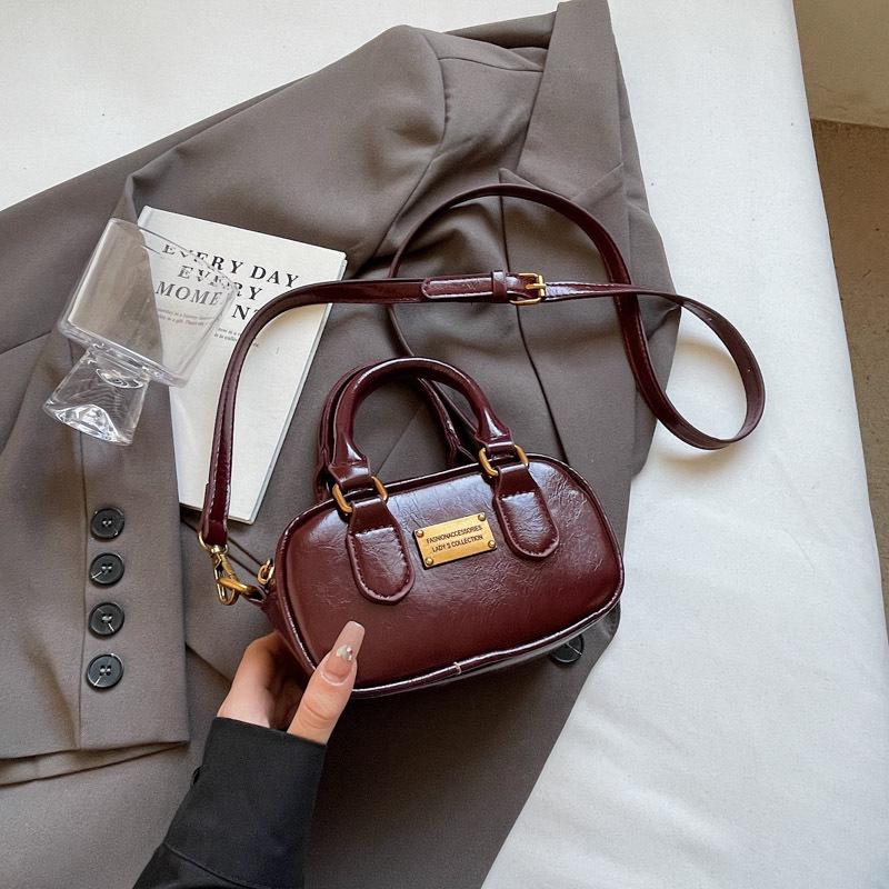 

Премиальная ретро маленькая сумка женская новая осень и зима универсальная сумка-мессенджер портативная маленькая квадратная сумка