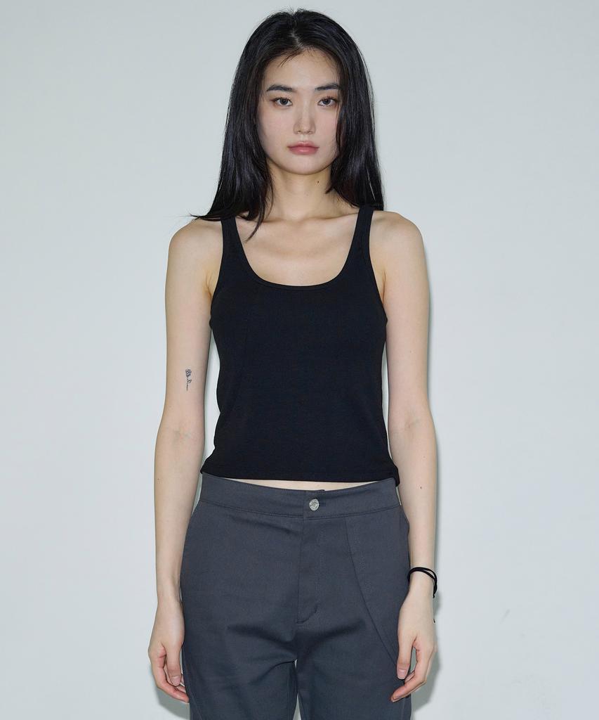 SIS A Deep Scoop Neckline Sleeveless [Black]