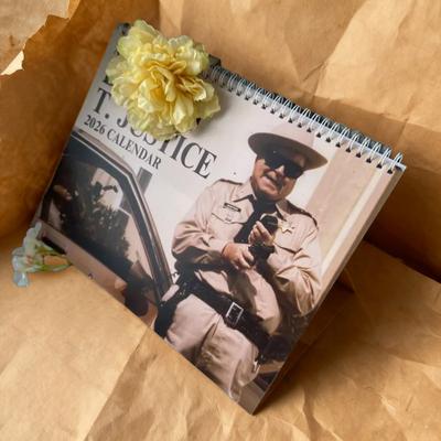 Şerif Buford 2026 Masa Takvimi Smokey & Bandit Temalı Vintage Film Sanatı Aylık Düzenlerle Komik Nostaljik Masa Takvimi Ofis Dekorasyonu Hediye