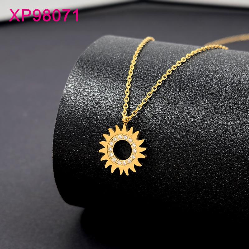 European Style Gold-Plated Titanium Steel Necklace with Rhinestone Sun and Star Design for Women – Elegant Clavicle Chain Jewelry