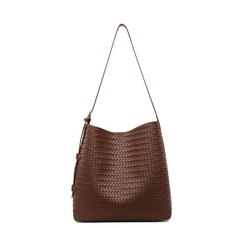 Woven bag Bucket bag Women's large-capacity new fashion commuter shoulder underarm bag Crossbody handbag