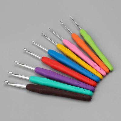 Set di uncinetti a gambo morbido e solido color arcobaleno per lavoro a maglia a mano
