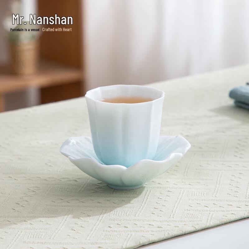 

Набор из керамической пиалы для кунг-фу с градиентом Наньшань и подставки