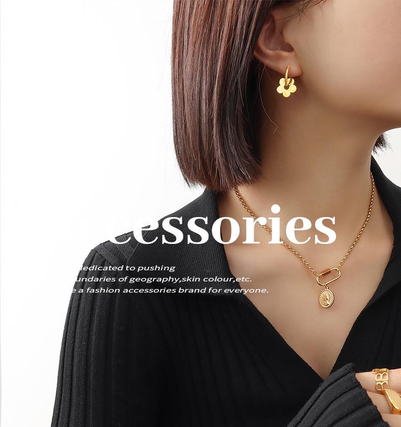 18K Gold Plated Stainless Steel Christmas Flower Ear Cuffs - European & American Style, Influencer-Approved, Cute Earrings.