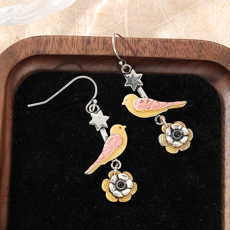 Vintage Exquisite Hand Carved Bird Flower Pattern Dangle Earrings Women's Creative Vacation Banquet Jewelry Accessories