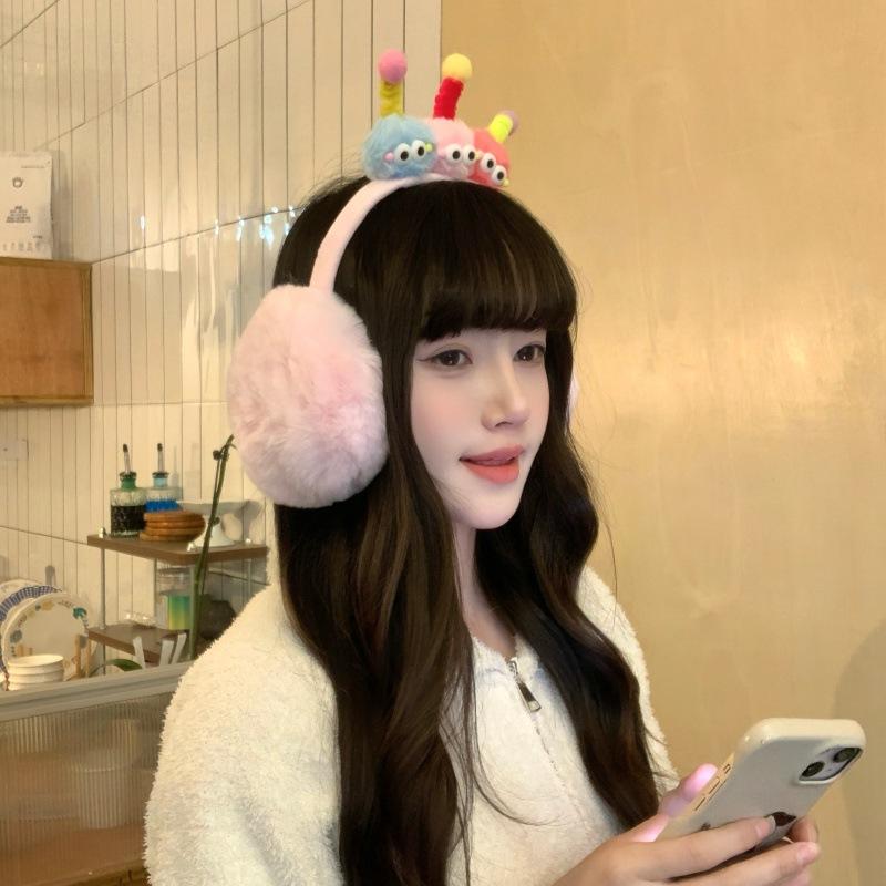 Cute and funny plush earmuffs for women in winter, white warm and windproof, ear covers, ear covers, ear caps, student riding earmuffs.