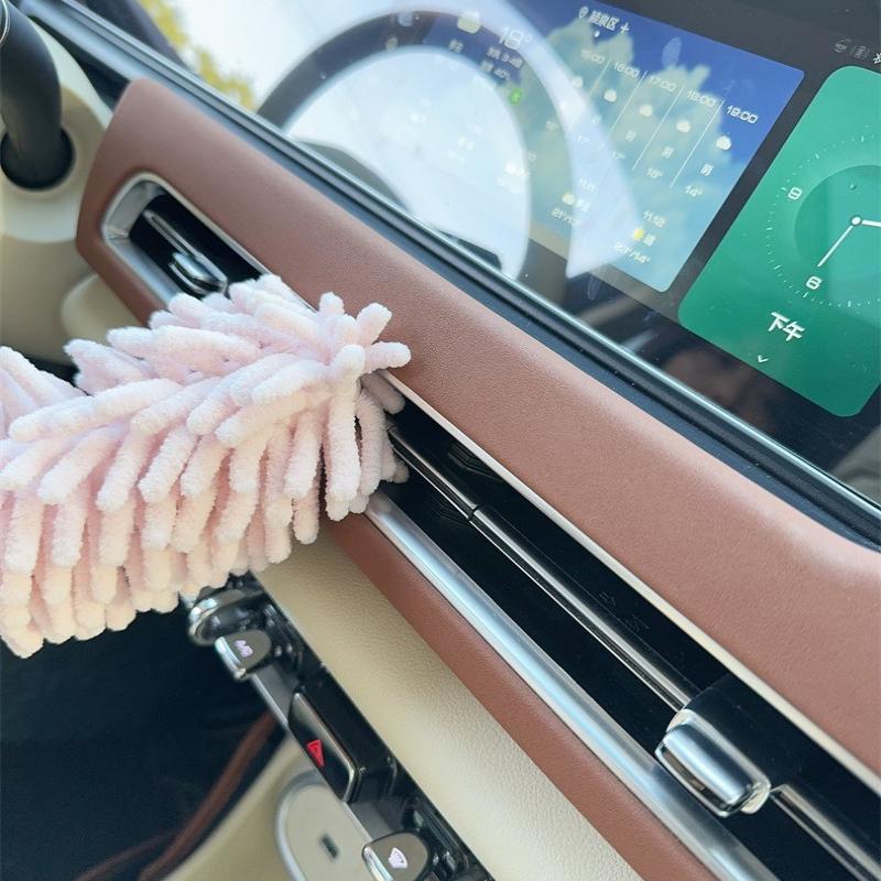 Extendable Duster Made of Soft Chenille for Gentle Cleaning Suitable for Electronics