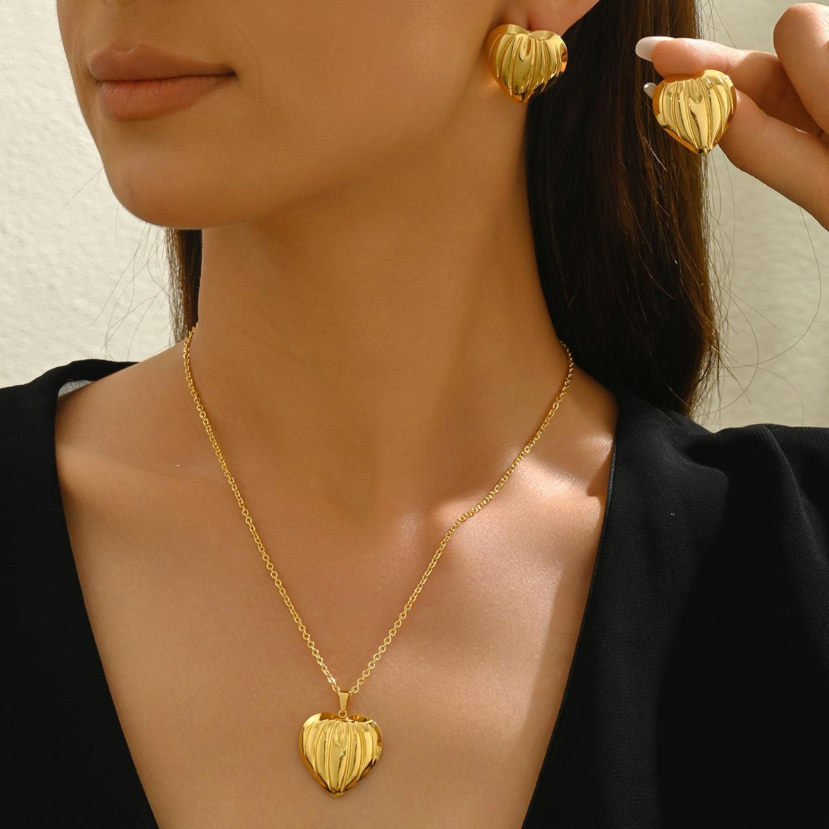 

Wind lady long necklace niche love design pleated earrings versatile high-end pendant necklace
