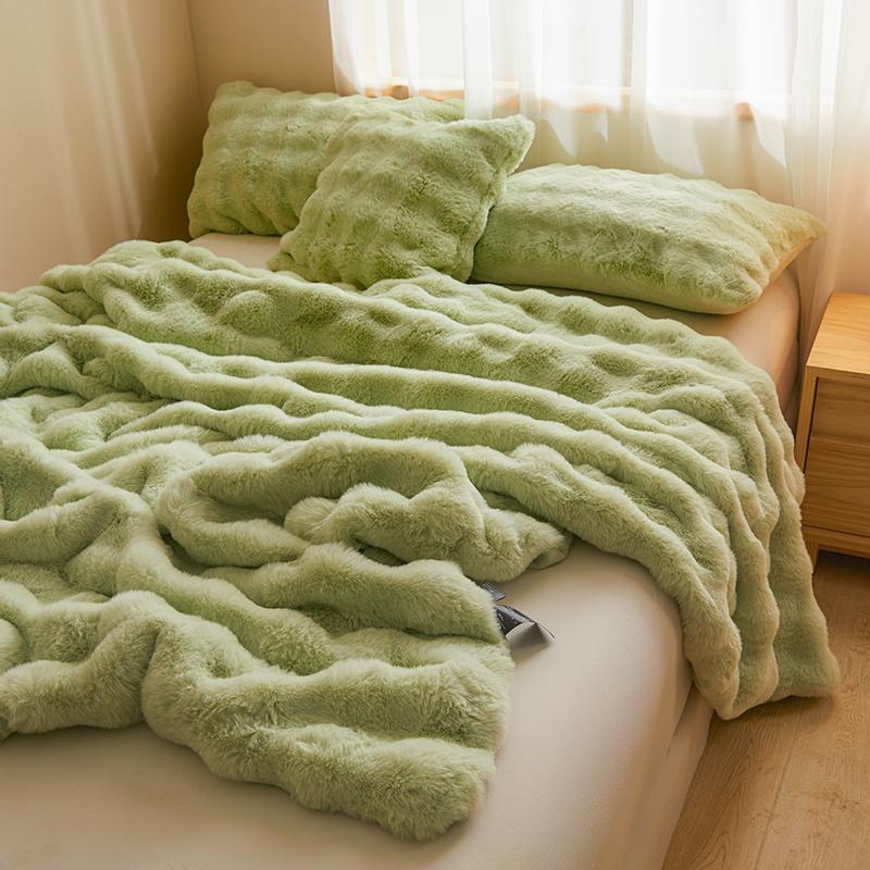 Luxury Solid Color Faux Rabbit Fur Blanket Winter Thickened Warm Faux Fur Blanket Soft Fluffy Throws Blankets for Sofa Bed Naps