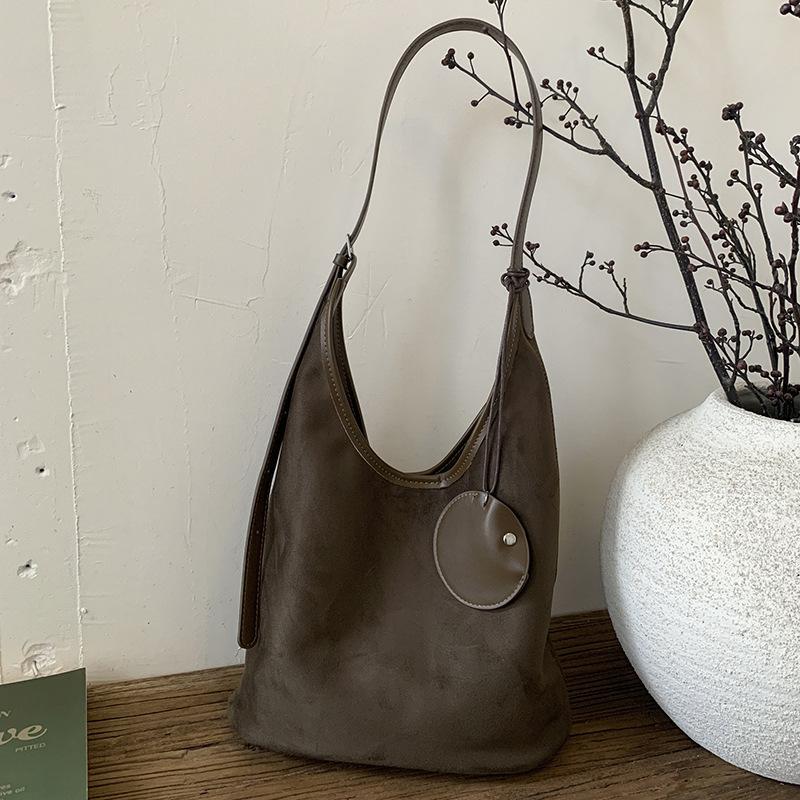 Suede bag women's large capacity 2025 new autumn versatile shoulder messenger bag casual work commuter tote bag