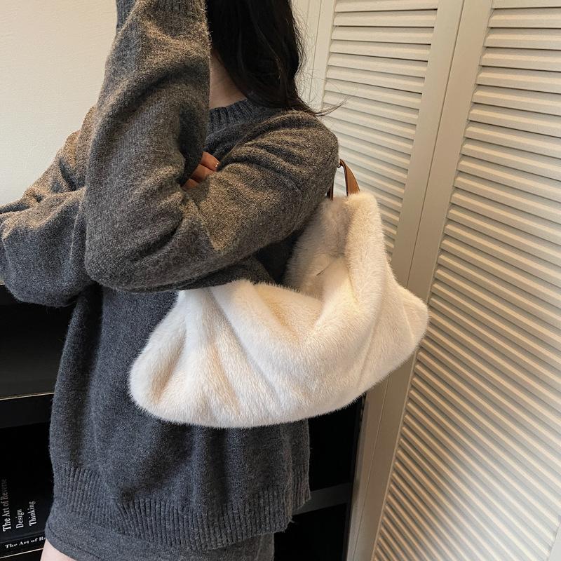 

Autumn and winter lazy plush bag women s 2025 new portable pleated bag large capacity shoulder messenger bag hair bag