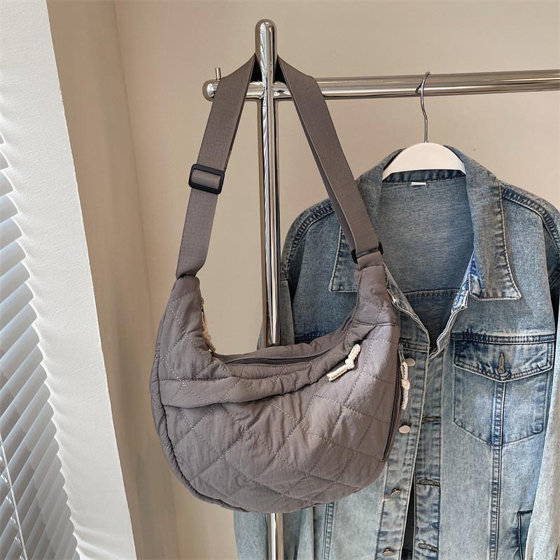 IELGY Tote Bag Fashion Dumpling Shape Diamond One-Shoulder Large-Capacity Simple Casual All-Match Messenger Bag