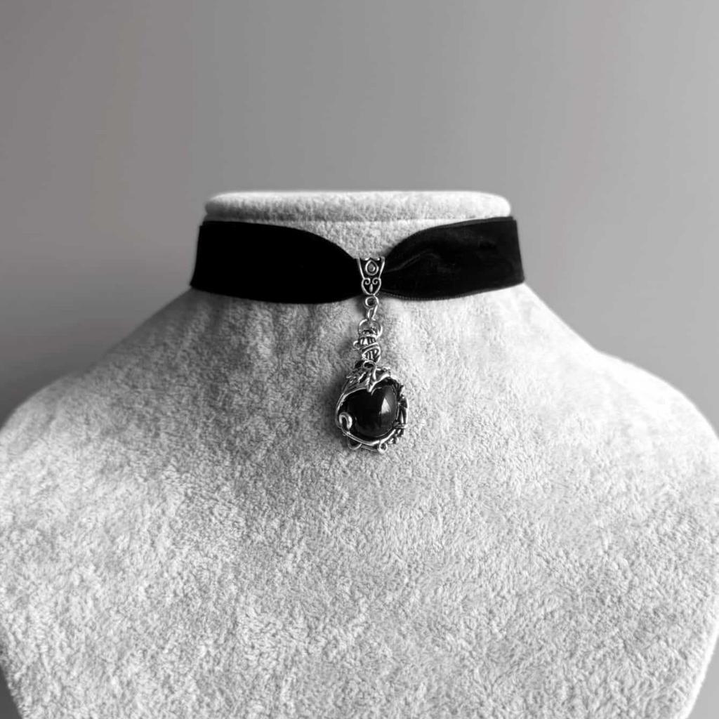 New Original Gothic Red Gemstone Pendant Black Swan Velvet Choker Necklace for Women Halloween Party Witch Charm Jewelry Gifts