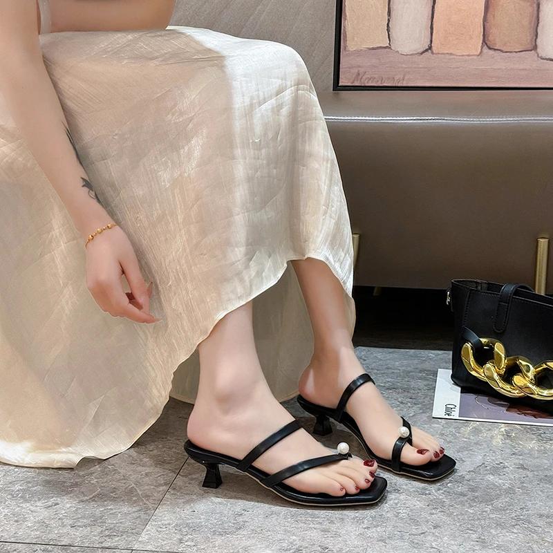 

2025 Модная женская обувь с защипнутым носком, женские тапочки, летние новые уличные туфли с бисером и шнурком, большие размеры, бестселлер, каблуки для женщин, Zapatos 42 чёрный