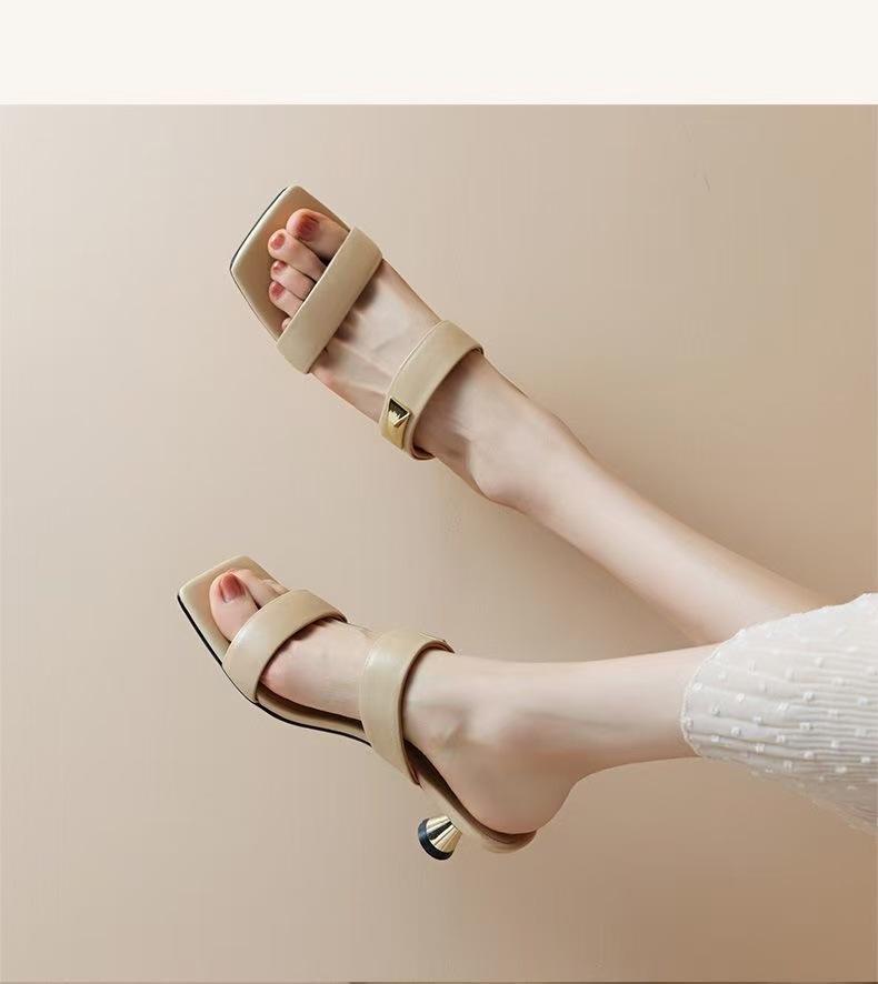 

Одно слово с тапочками женская одежда французские ретро босоножки на высоком каблуке лето 2025 новые сандалии-стилет из мягкой кожи квадратный носок 39