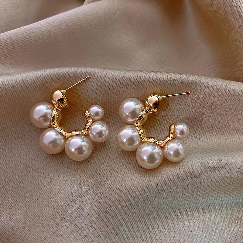 Minimalist C-shaped Ear Cuff with Large Pearl Stud - Elegant, Cold Style Earrings