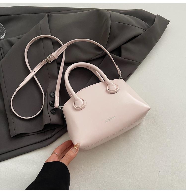 

Simple retro small bag women s 2025 new fashion portable bucket bag versatile foreign style commuting texture messenger bag