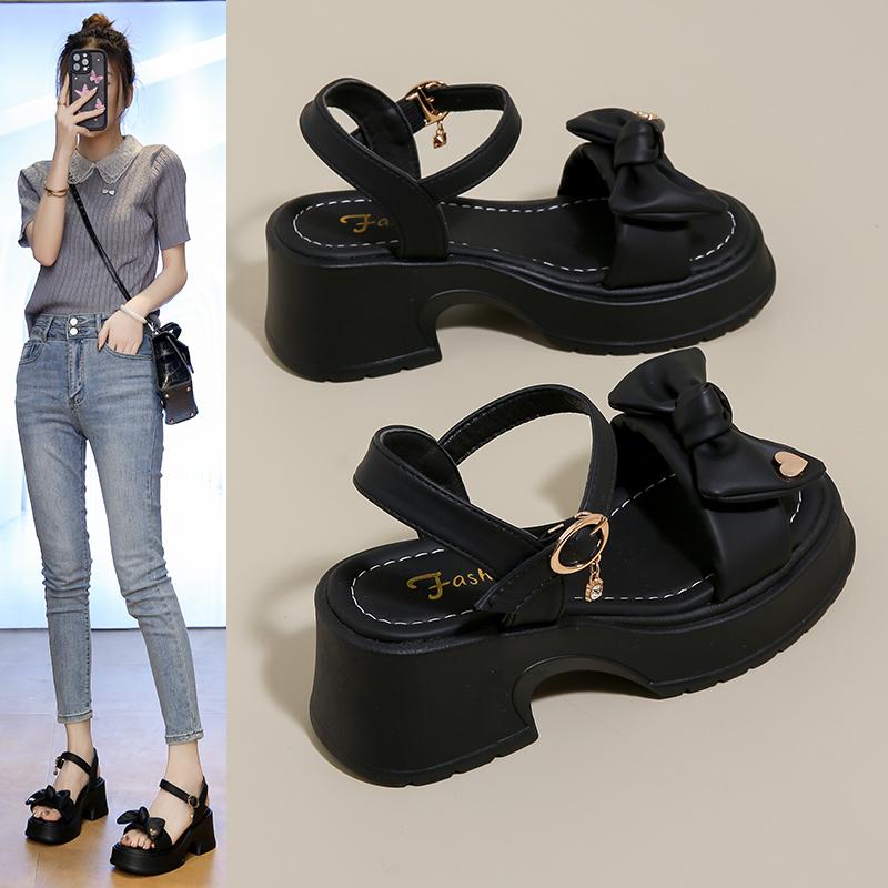 

Модные сандалии на толстой подошве в сказочном стиле для женщин, для ношения летом 2024 года, новые толстые каблуки с модной пляжной обувью, высокие каблуки 35 чёрный