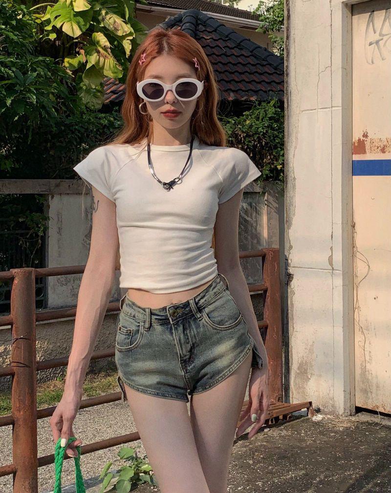 Spicy Girl Retro High-Waist Denim Shorts for Women - Elastic, Slit, A-Line Hot Pants