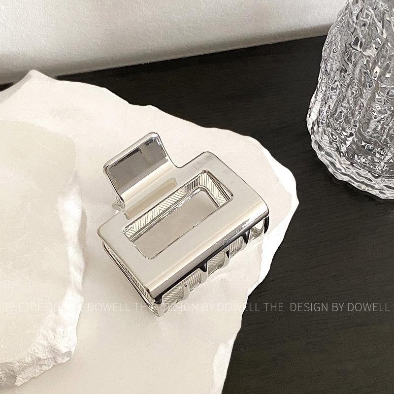 

Style Fashionable Korean Hair Claw Clip For Kids In Shiny Elegant Black Gold Silver Bright Silver